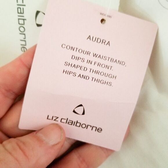 Liz Claiborne Audra white pants cuffed hem - Picture 3 of 9